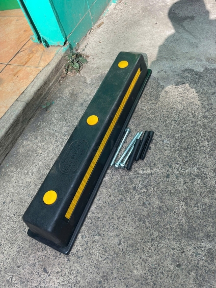 Chặn lùi bánh xe ô tô cao su Hàn Quốc