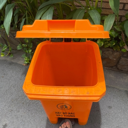 Thùng rác nhựa KENZIO 60 lít đạp chân 